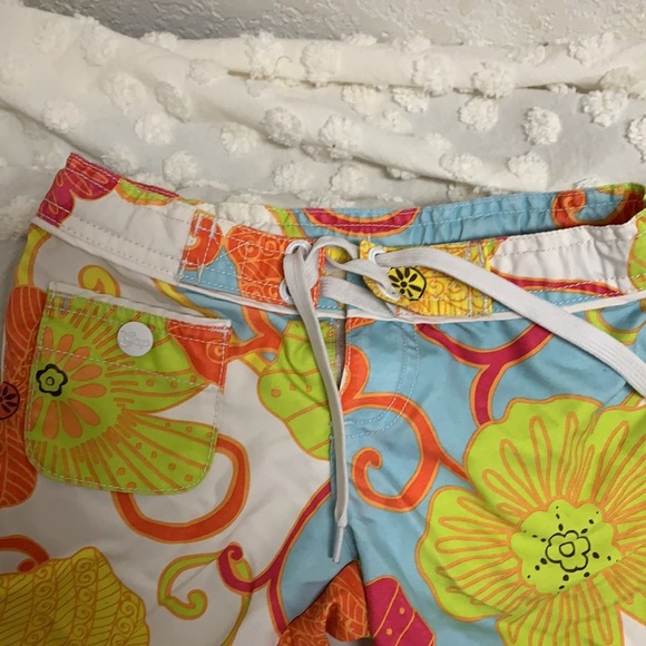 Gap Kids Summer Board Floral white blue orange shorts Size 5 - Picture 2 of 7